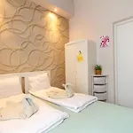 Galerie Grandeur With 2br By Nw Apartment Budapest
